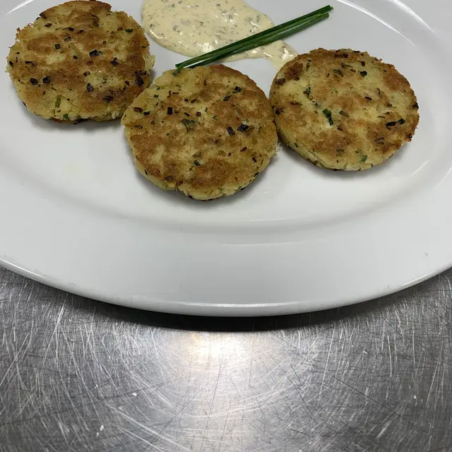 Crab cakes with herb remoulade